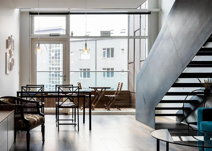 Loft-Style Duplex With Balcony In Downtown Reykjavik